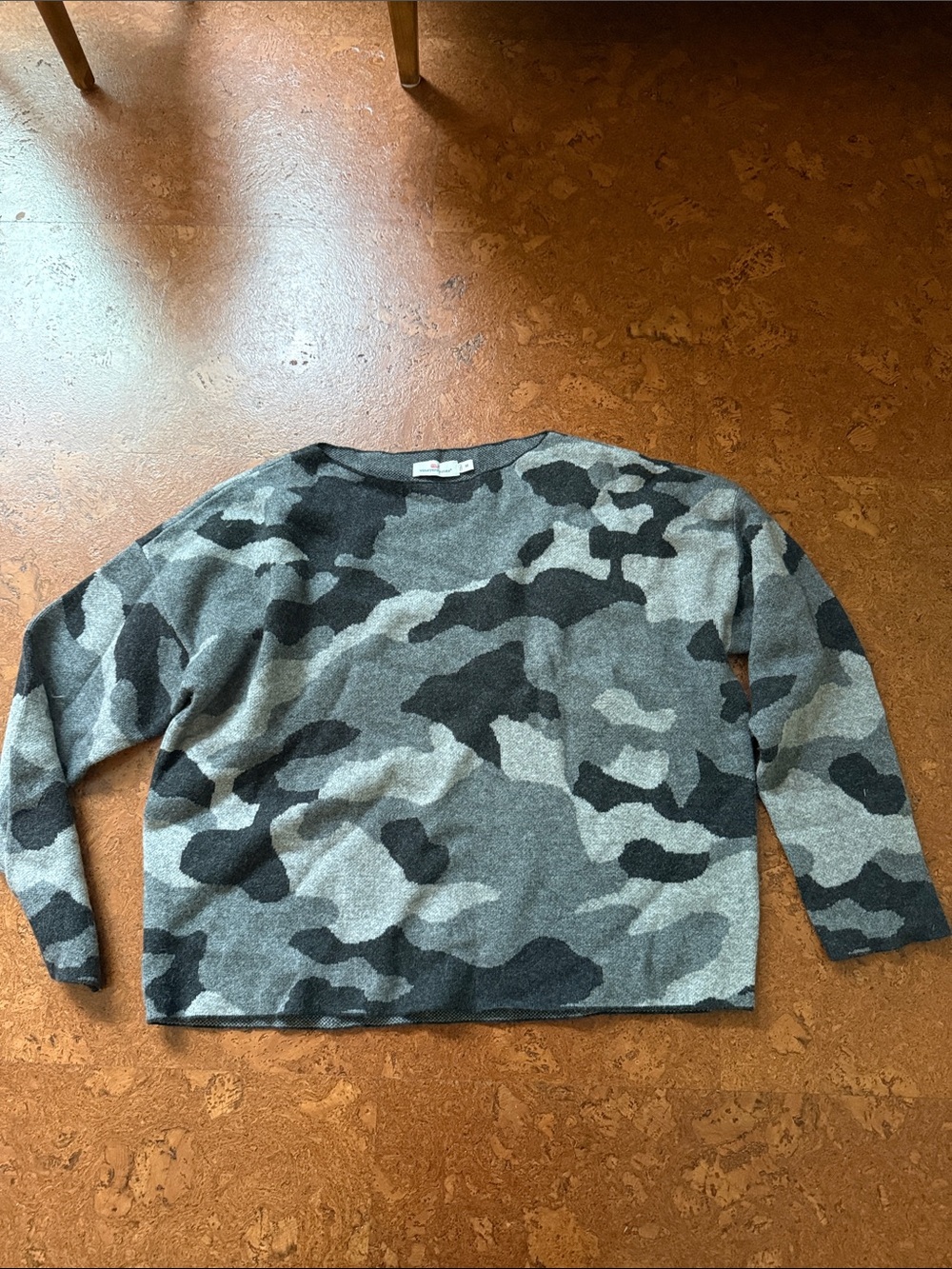 Vineyard Vines Women’s Gray and Black Camo Crewneck Sweater